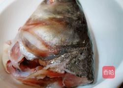 奶香查干湖鱼头汤的做法图解1