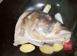 奶香查干湖鱼头汤的做法图解4