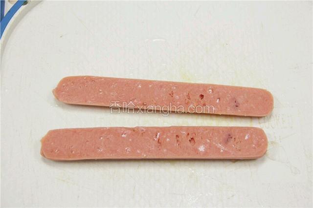 竖刀切成两半。