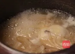 Pork skin can also be made in this way, it looks clear and tastes particularly delicious.Illustration 2