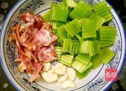 鲁菜大师蒋家菜猪耳根莴笋的做法图解2