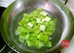 鲁菜大师蒋家菜猪耳根莴笋的做法图解3