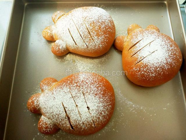 放入预热好的烤箱 180度15分钟左右