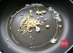 胡萝卜炒香肠的做法图解7