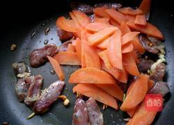 胡萝卜炒香肠的做法图解10