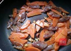 胡萝卜炒香肠的做法图解11