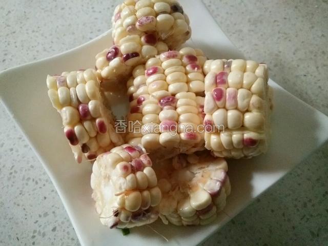 用一个玉米切成段