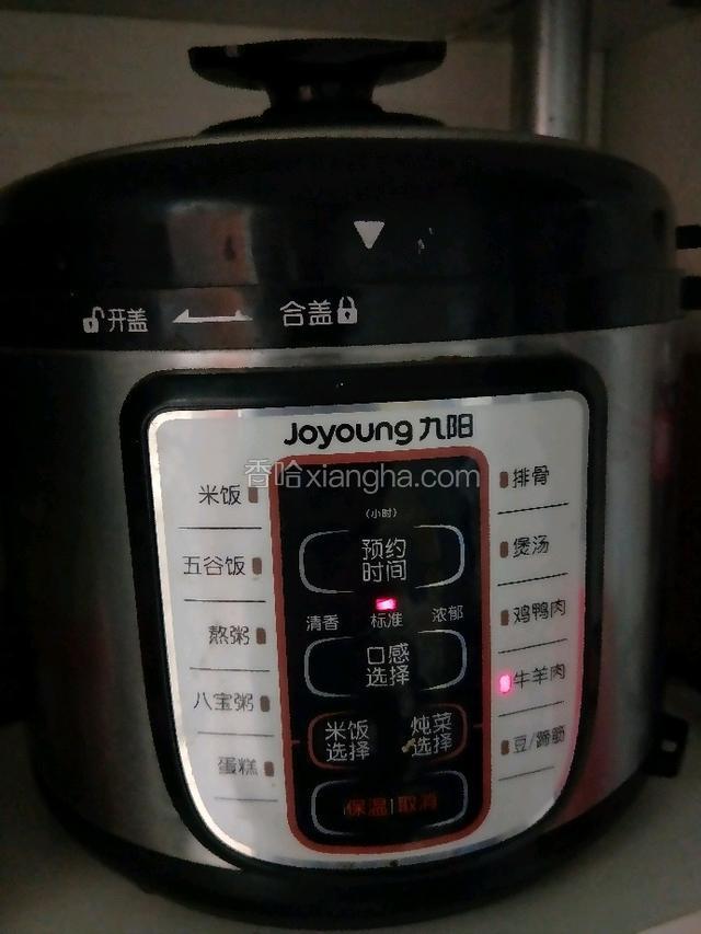 放入高压锅设置牛肉一档