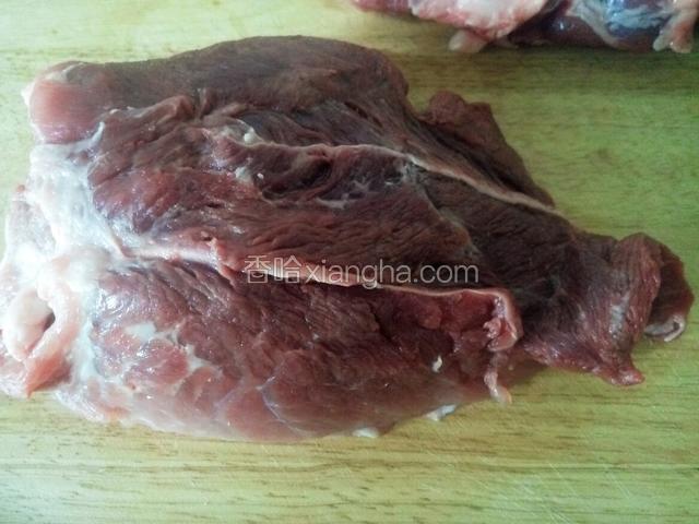 新鲜的牛肉 买的是牛趾盖部位