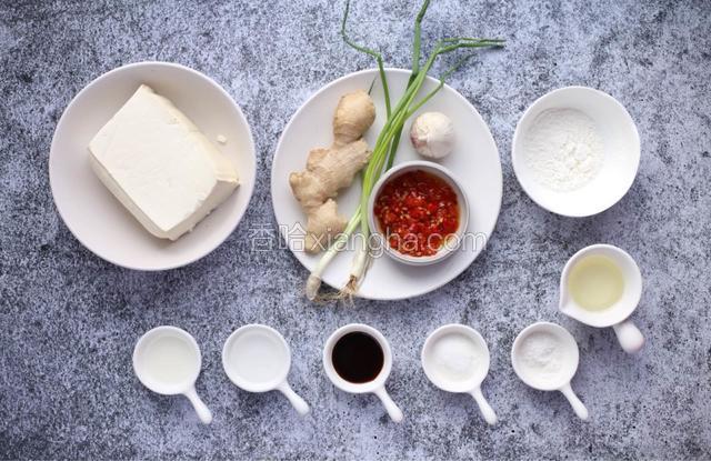 准备好所需食材和调味。