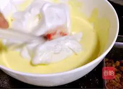 Illustration of how to make chiffon cake 10