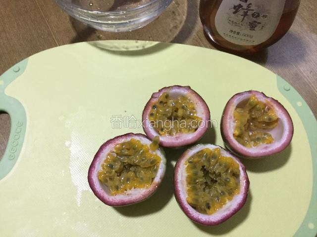百香果从中间切开