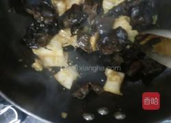 木耳炒白菜片的做法图解7