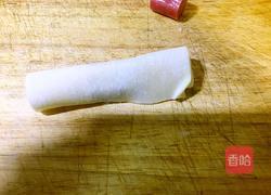 馄饨皮烤香肠的做法图解3