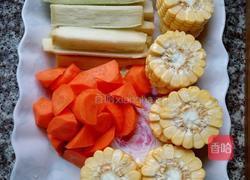 甘蔗玉米红罗卜猪尾汤的做法图解5