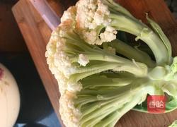 香肠炒花菜的做法图解1