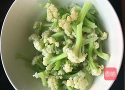 香肠炒花菜的做法图解3