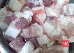 土豆红烧肉的做法图解1