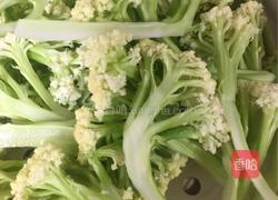 虾皮炒花菜的做法图解2