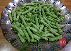 豆角焖面的做法图解2