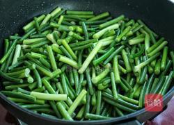 蒜苔炒腊肉的做法图解7