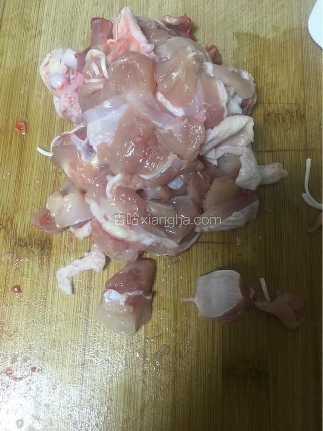 鸡腿肉洗净切丁