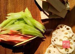 熏干拌莲藕的做法图解2