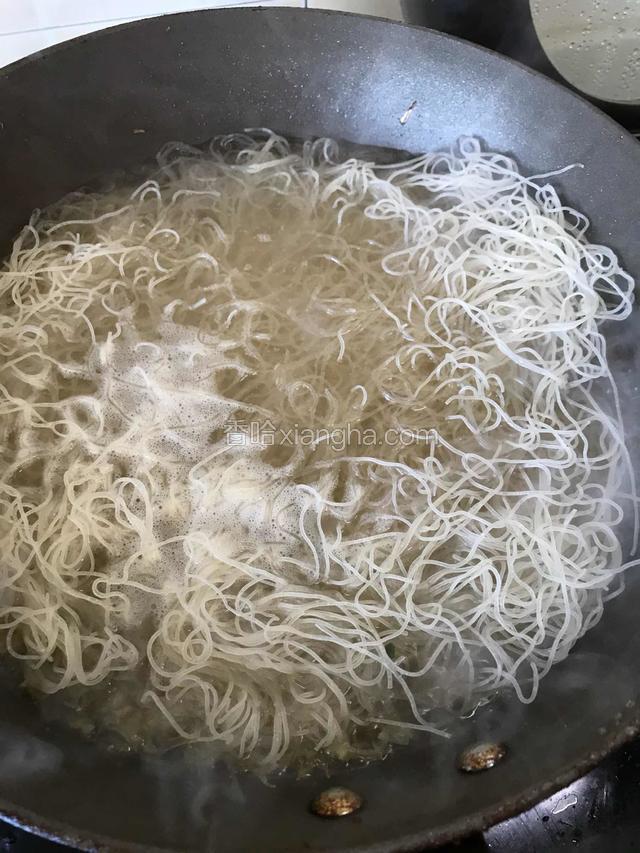 水开后放入米粉