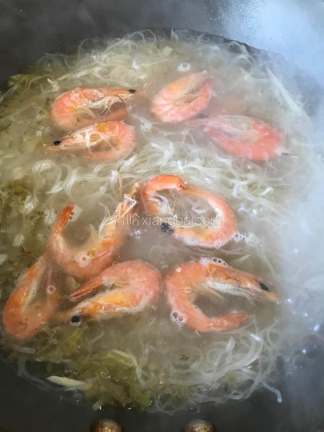 放入虾干，大火煮2分钟