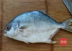 Illustration of how to make braised pomfret 1