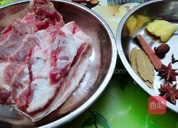 酸菜扣肉的做法图解1