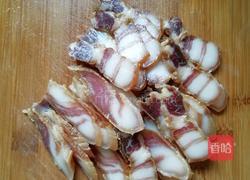 荷兰豆炒腊肉的做法图解2