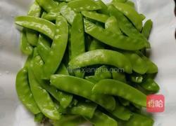 荷兰豆炒腊肉的做法图解3