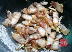 荷兰豆炒腊肉的做法图解4