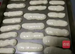 Illustration of how to make finger biscuits (a must for tiramisu) 6