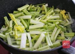 芹菜炒肉丝的做法图解8