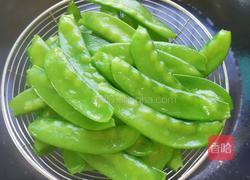 自制卤肉炒荷兰豆的做法图解2