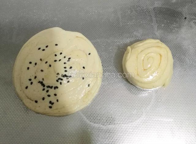 把剂子立起来擀平