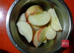 冰糖苹果汤的做法图解1