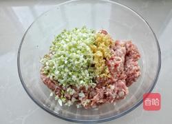 猪肉酸菜水饺的做法图解3