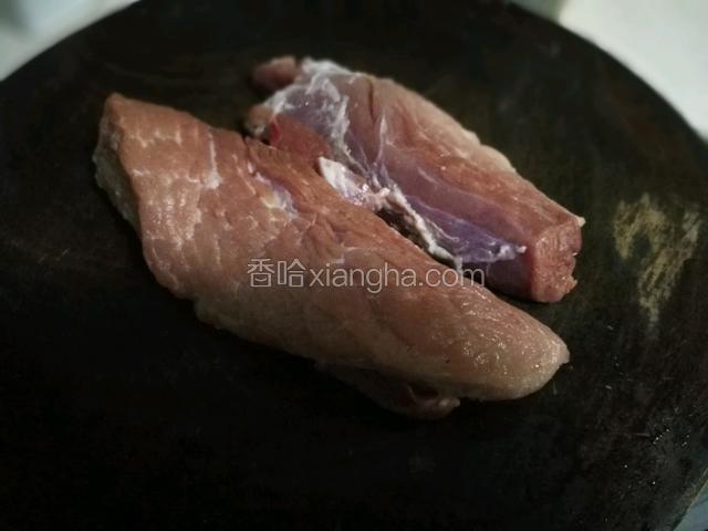 准备好瘦肉。
