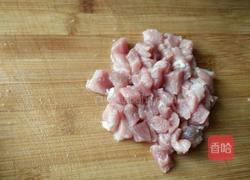 玉米豌豆炒肉的做法图解2