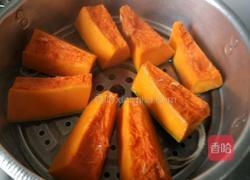 双色南瓜枣花发糕的做法图解1