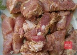 土豆闷排骨的做法图解1