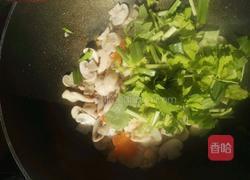 鸡肉炒蘑菇的做法图解4