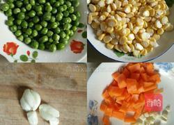 玉米炒豌豆的做法图解1