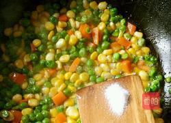 玉米炒豌豆的做法图解5