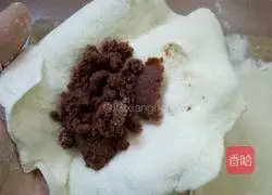 Illustration of how to make red bean paste buns 13