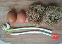 鸡蛋炒粉的做法图解1