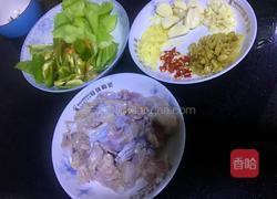 泡椒牛蛙的做法图解1